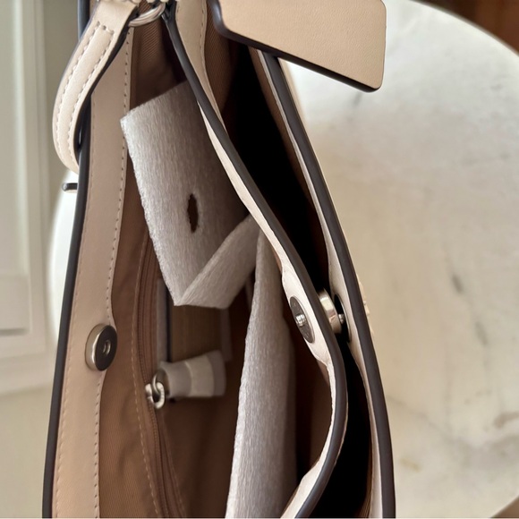 COACH 🤍 Penelope Leather Shoulder bag in Chalk NWT - Picture 5 of 9